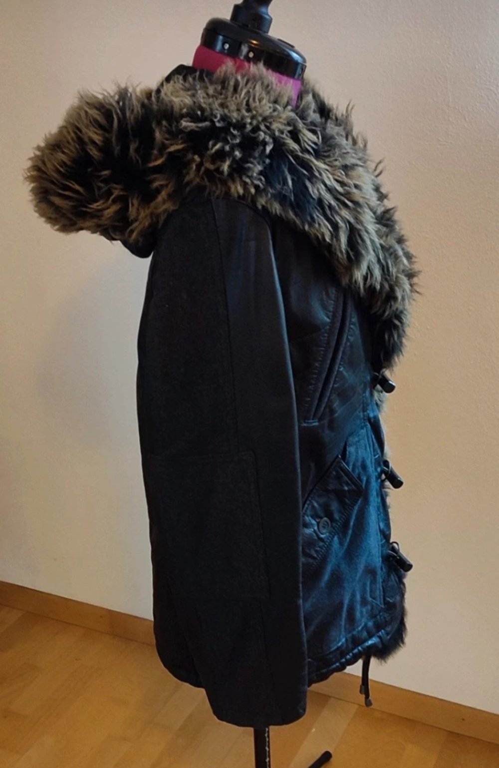 Lederjacke mit Pelzkapuze