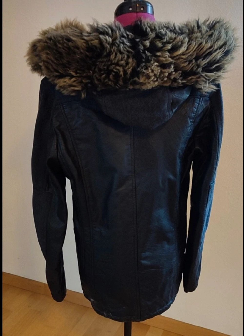 Lederjacke mit Pelzkapuze