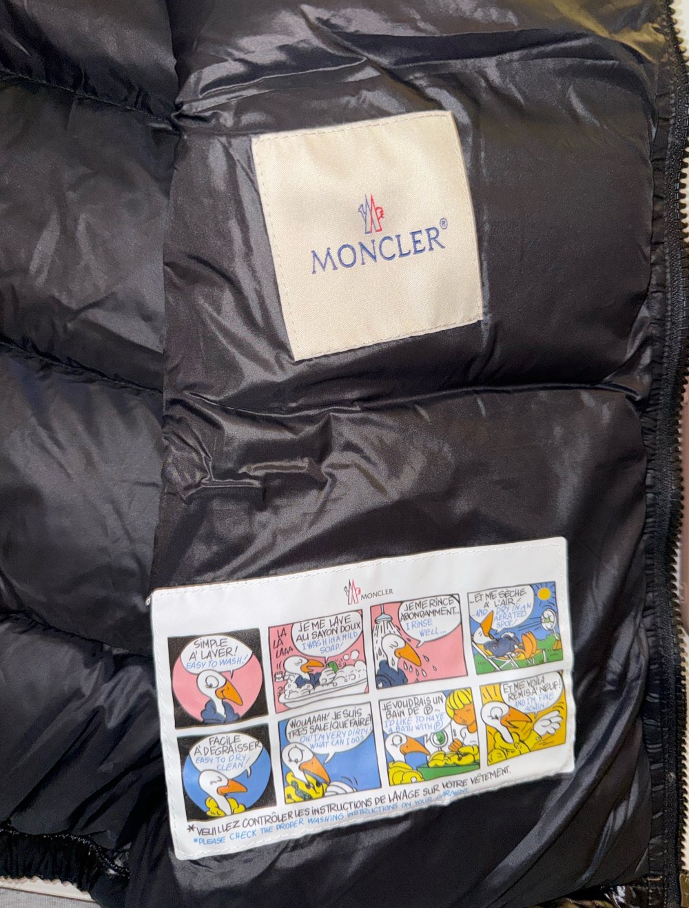 Moncler Daunenweste schwarz mit Kapuze - Neu mit Etikett