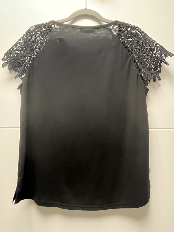 Elegantes Damen-Shirt mit Spitzen-Details