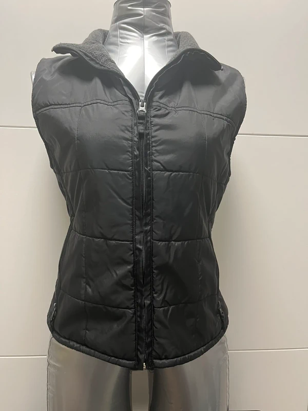 Stylische Schwarze Steppweste mit weichem Fleece-Kragen | Größe S