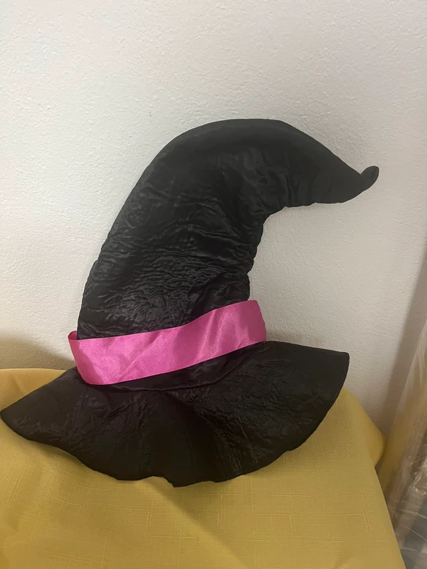 Süßer Hexenhut mit Katzen-Detail