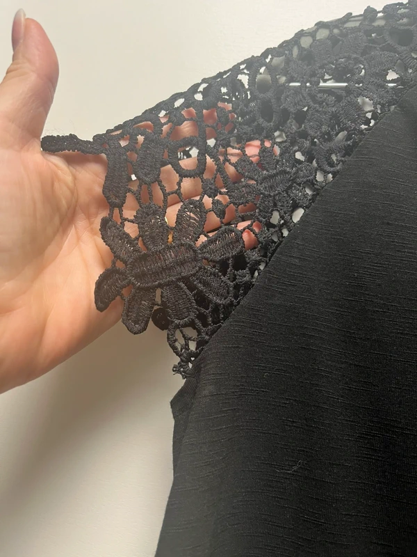 Elegantes Damen-Shirt mit Spitzen-Details