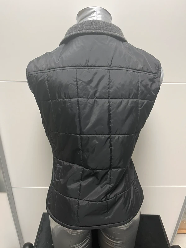 Stylische Schwarze Steppweste mit weichem Fleece-Kragen | Größe S