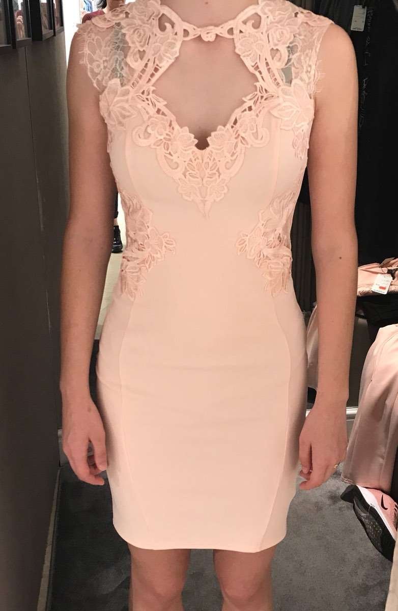 Elegantes rosa Spitzenkleid – perfekt für jeden Anlass