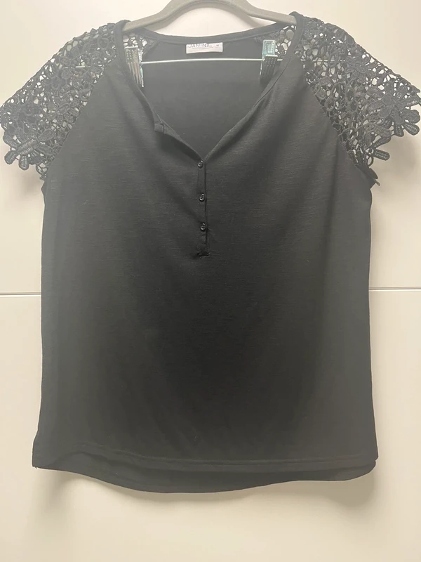 Elegantes Damen-Shirt mit Spitzen-Details