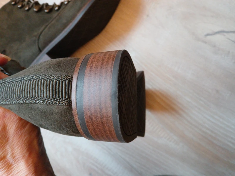 Damen Schuhe Gr. 40 in olivegrün/Khaki