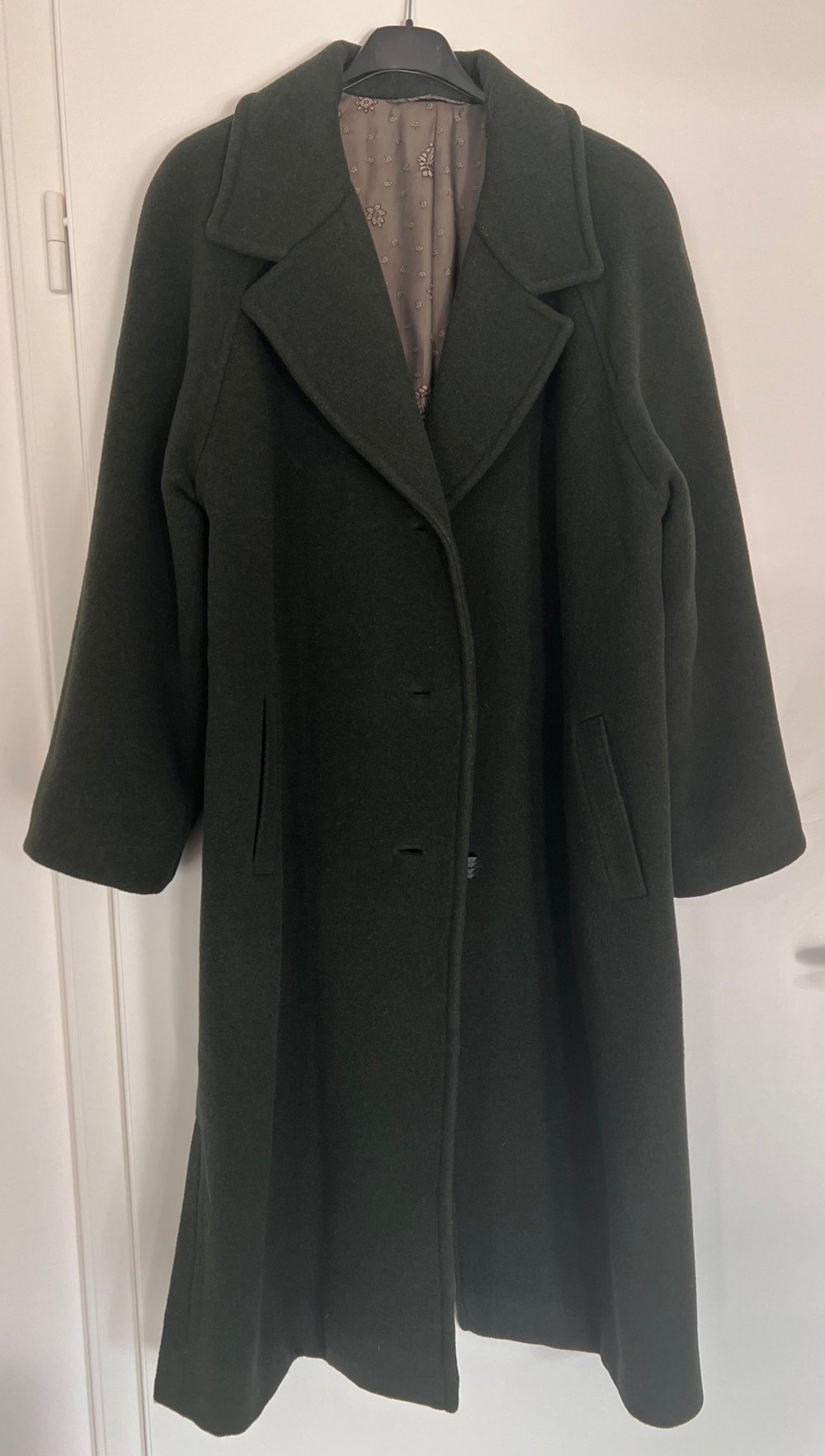 Eleganter Wintermantel in Dunkel-Oliv