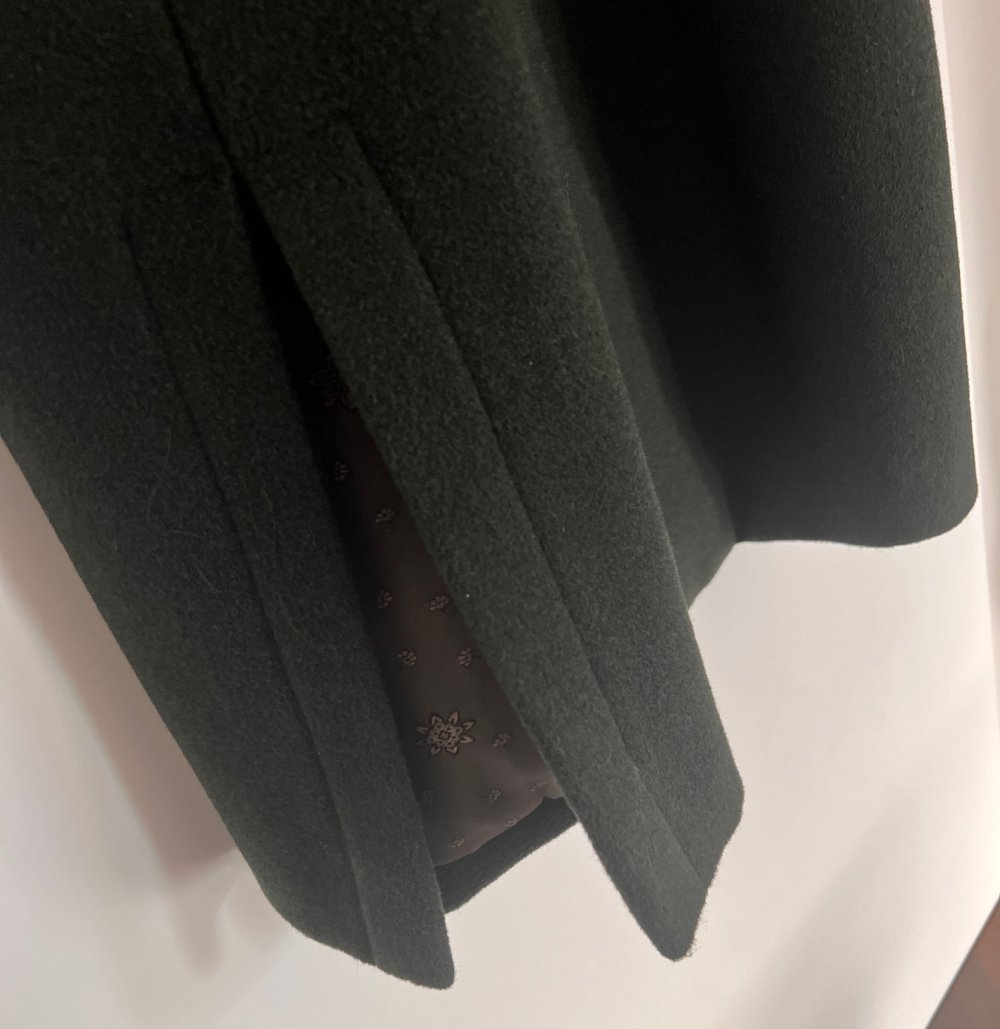 Eleganter Wintermantel in Dunkel-Oliv