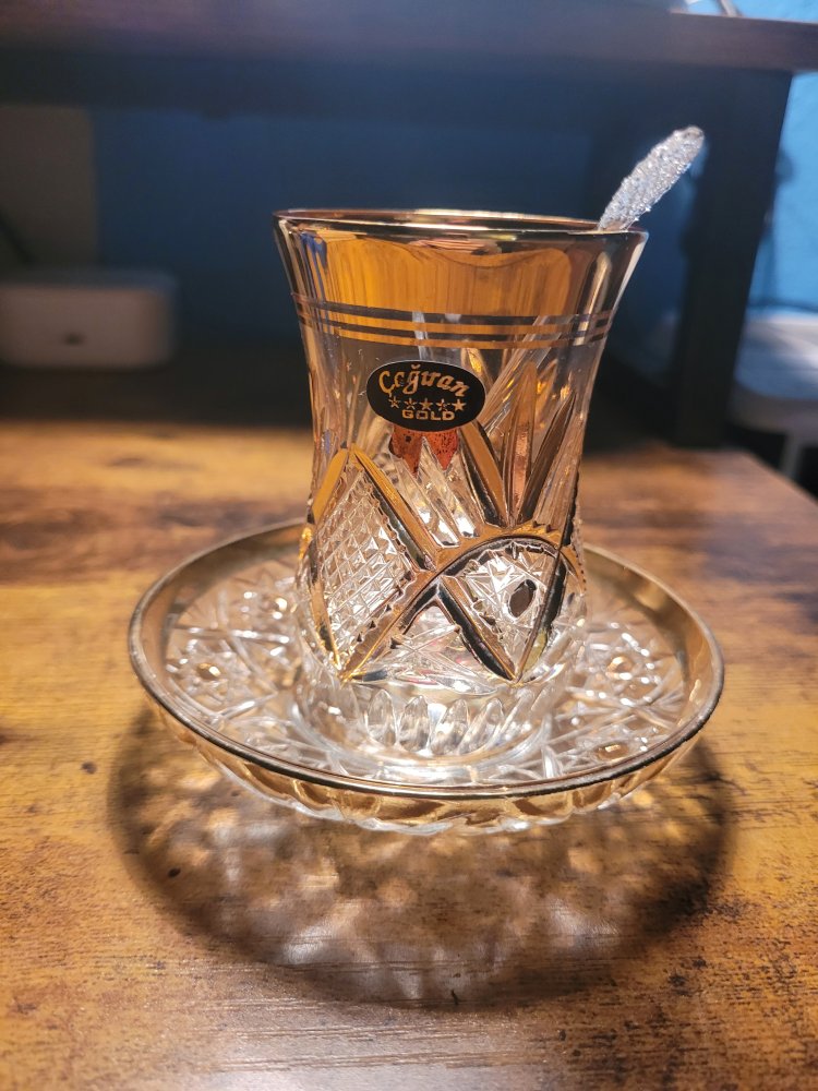 Türkisches Teeglas mit Goldrand 