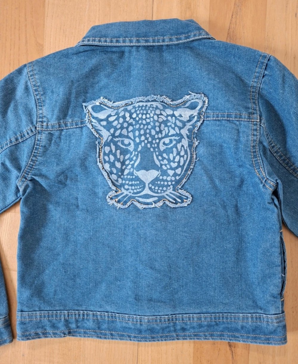 Jeansjacke mit Applikation 
