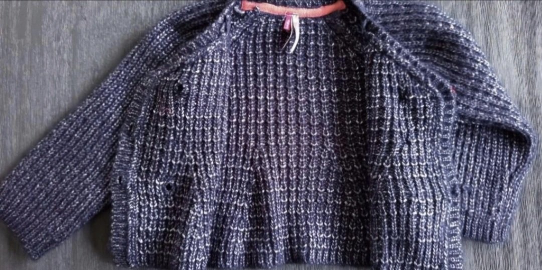 Strickjacke geknöpft