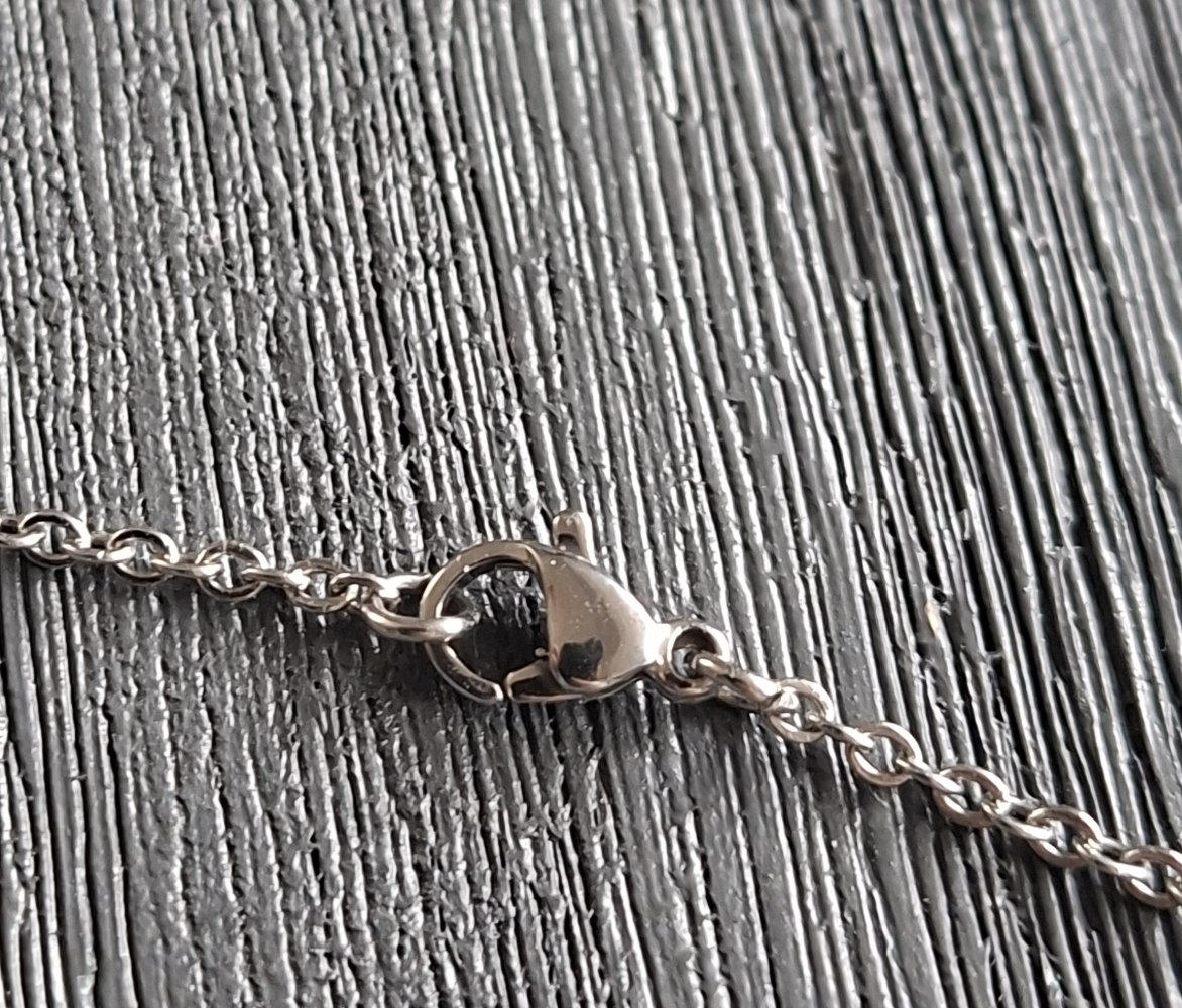 Halskette mit Federanhänger