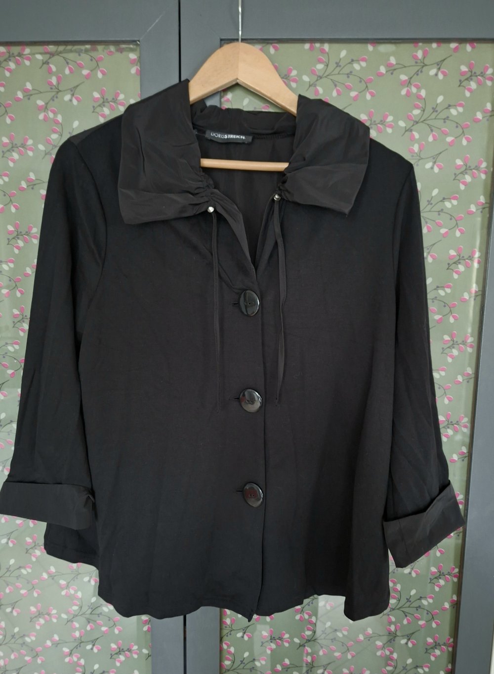 Weite Shirtjacke mit großen Knöpfen