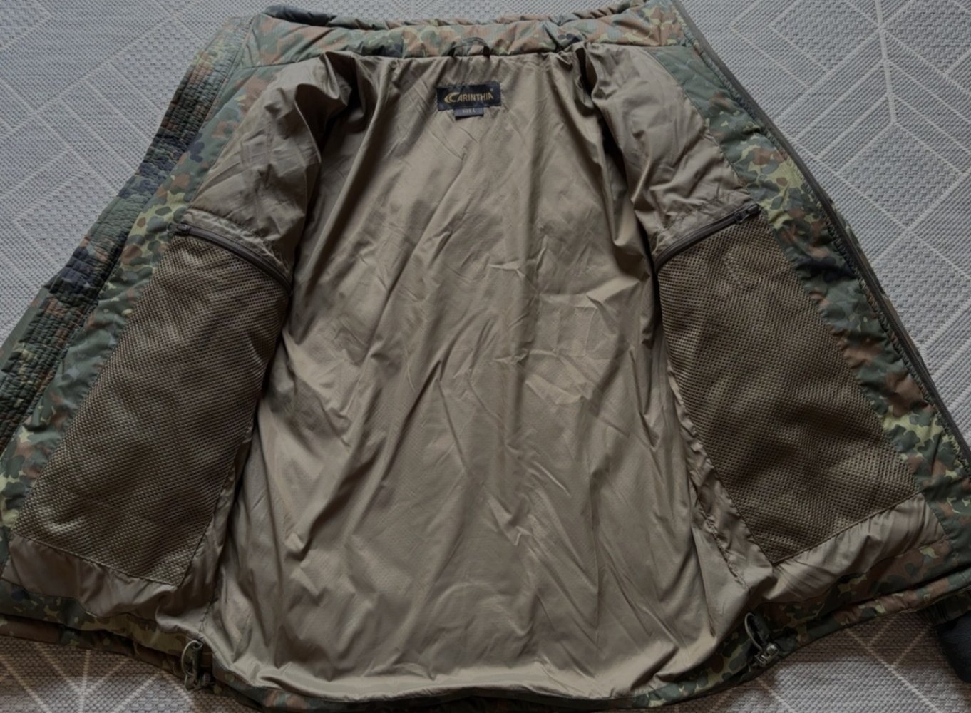 Carinthia Hig Spezialkräfte Jacke Größe L + Packsack 