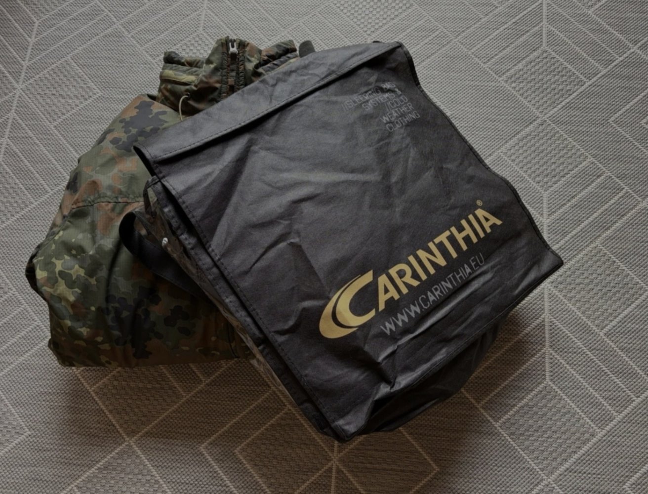 Carinthia Hig Spezialkräfte Jacke Größe L + Packsack 