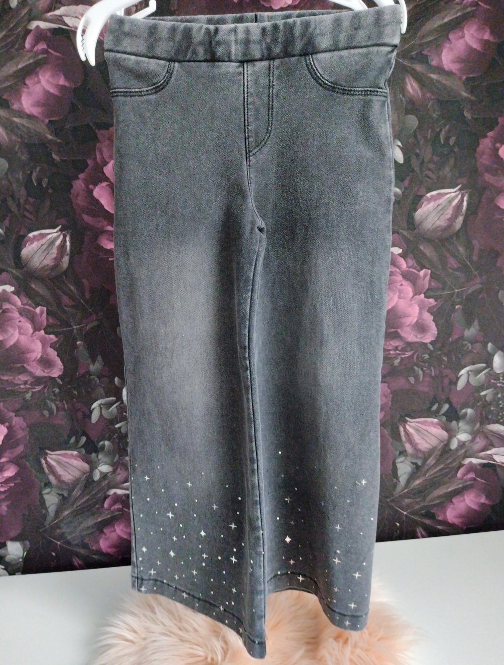 Jeans ° H&M ° neu ° grau ° Sterne ° Schlaghose ° 104
