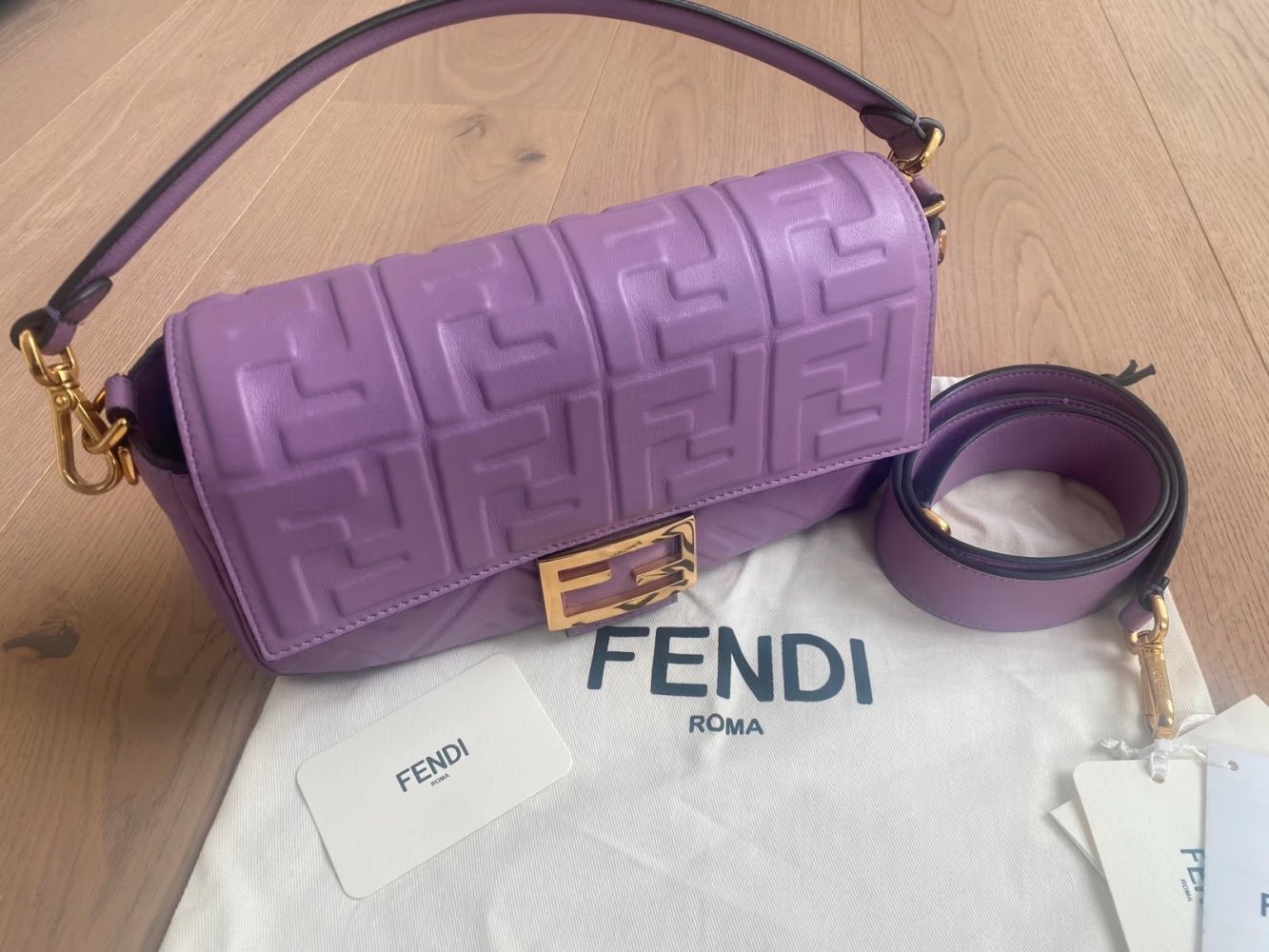 FENDI BAGUETTE Tasche medium Nappaleder violett neuwertig