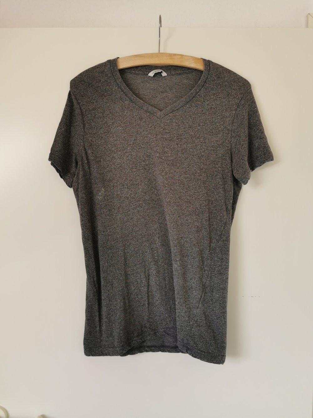 Graues Basic-Shirt
