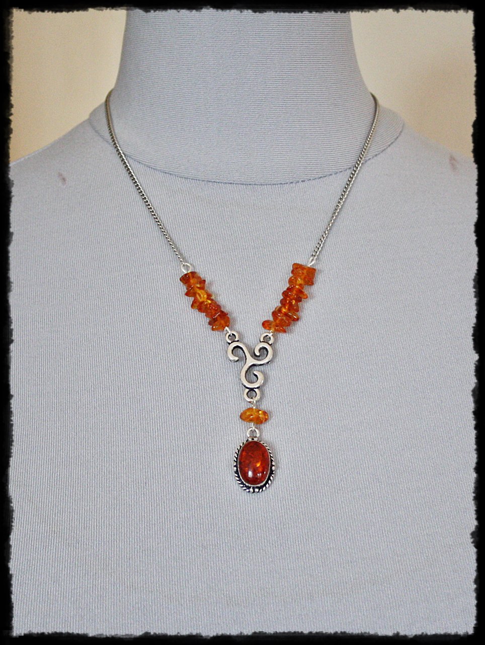 Einzigartiges, silbernes Bernstein Collier