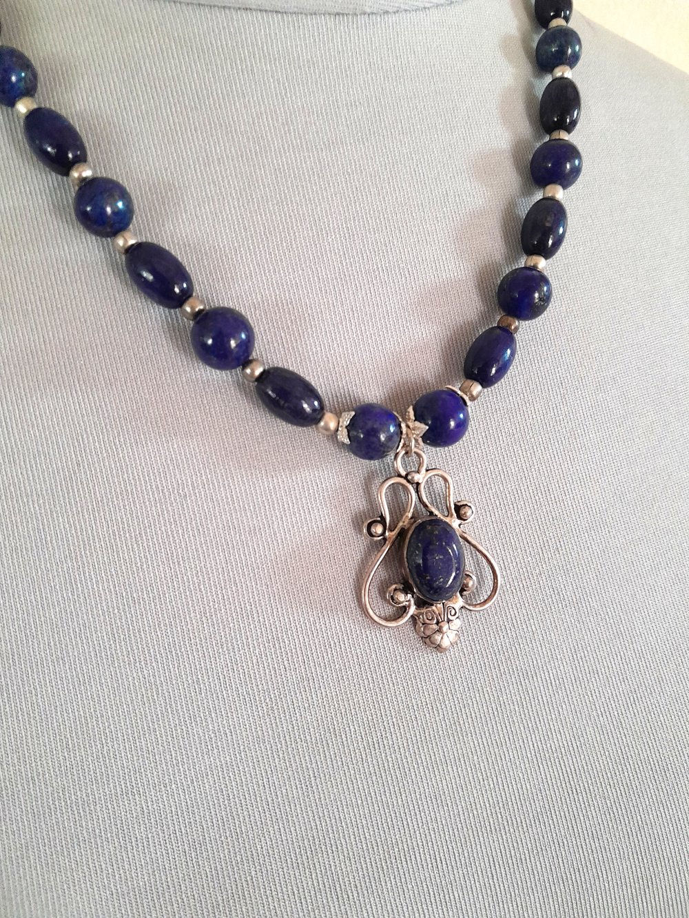 Wunderschönes, einzigartiges Lapislazuli Collier