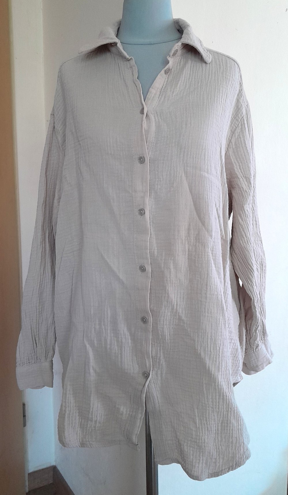 Langes, beiges Oversize Hemd aus Musselin, Gr.34