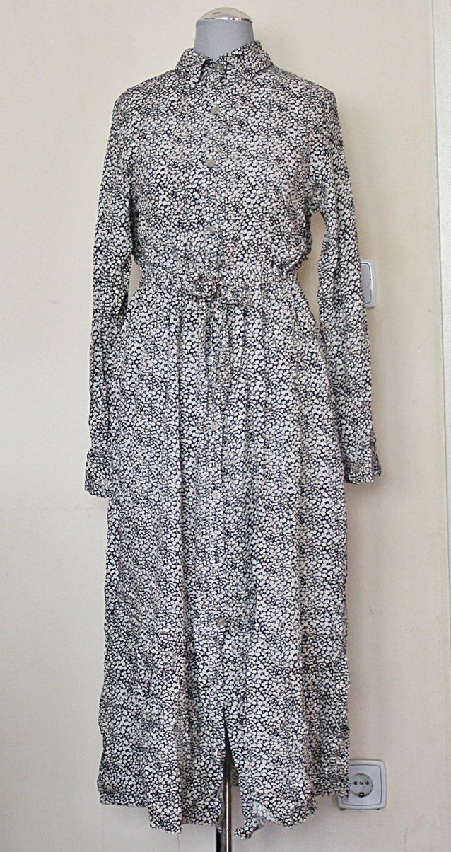 Wunderschönes, neues Maxikleid mit Streublümchen, Gr.S