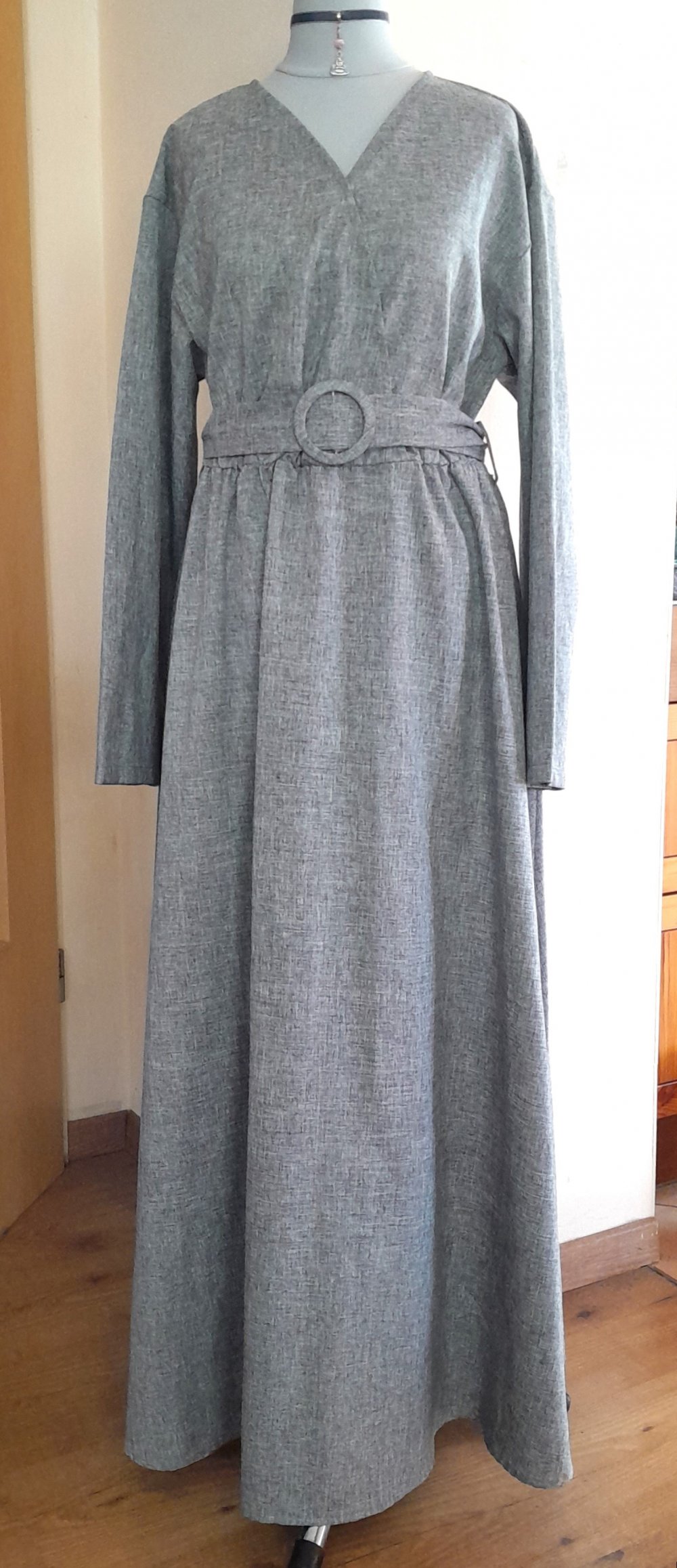 Leichtes, grau meliertes Maxikleid mit Gürtel, Gr.36/38