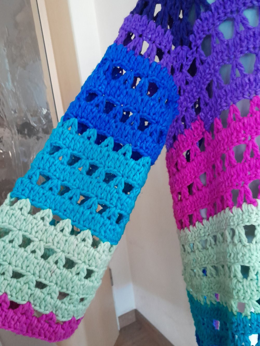 Einzigartiger, cozy Cardigan in Regenbogenfarben, Gr.M/L