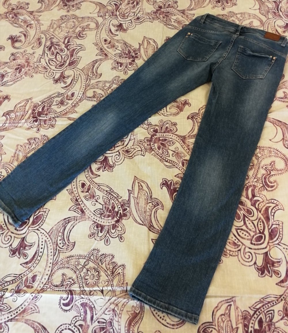 Jeans Jeanshose Hose Mittelblau Röhre Gr. 34 mit Kupferelement
