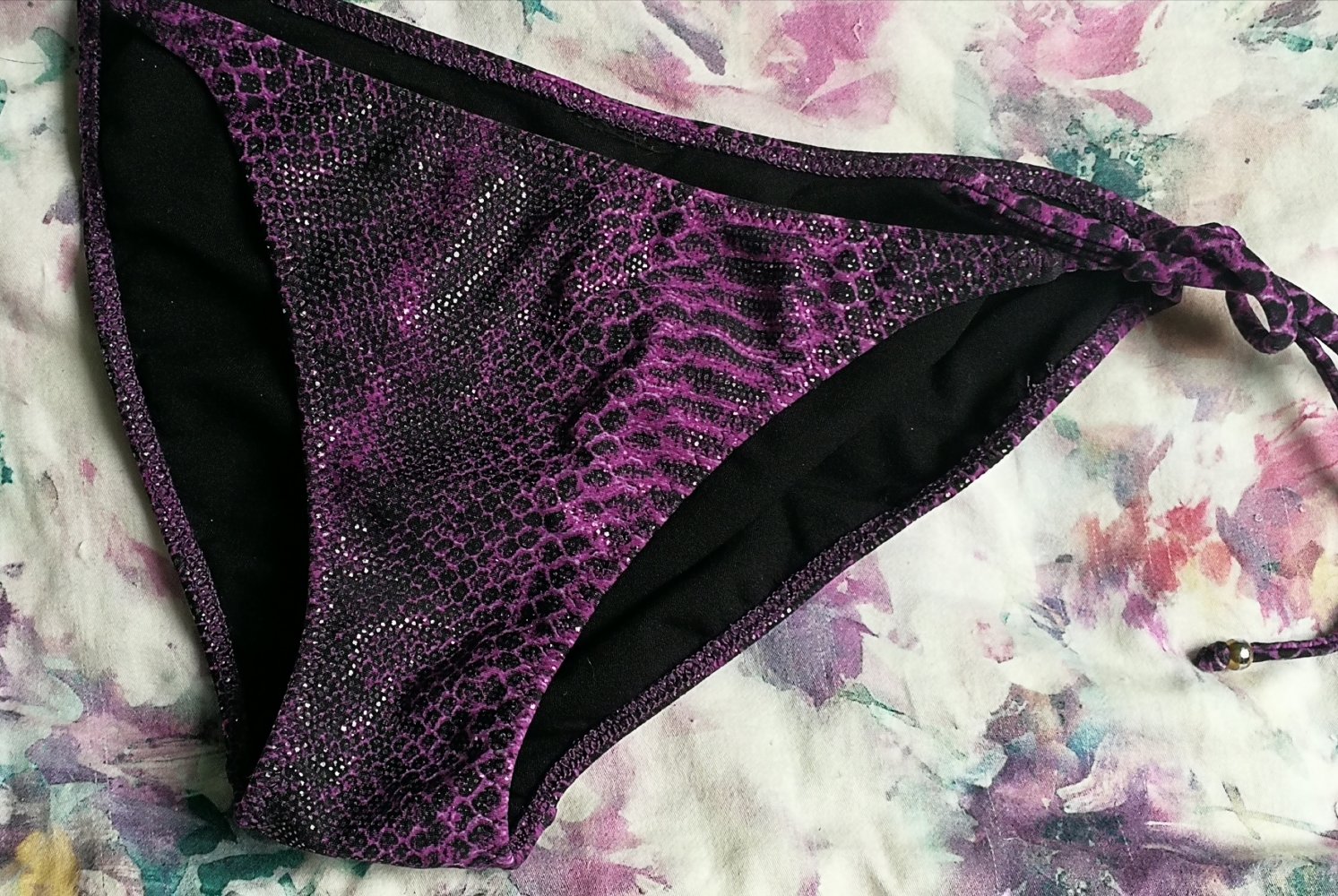 Bikini! Lila Faux Schlange Snakeskin Reptil Bandeau mit Schleifchen Neckholder
