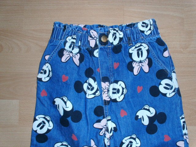 Jeans von H&M, blau mit Motiven, Gr. 140