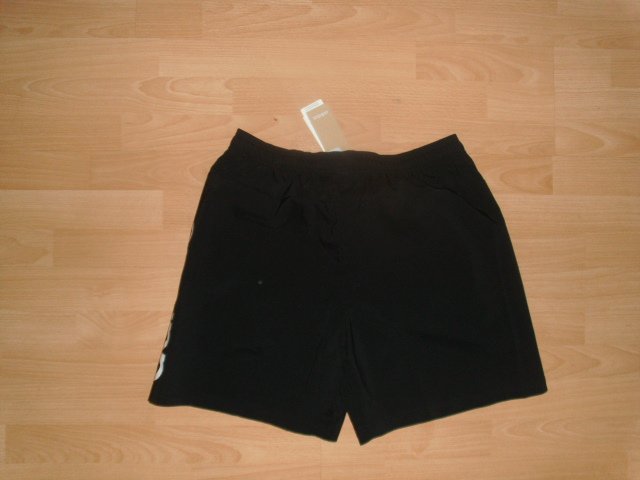 Kurze Sporthose von Adidas, schwarz, Gr. L