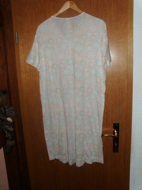 Nachthemd von Wäschepur, creme mit Motiven, Gr. 44/46 mit Etikett