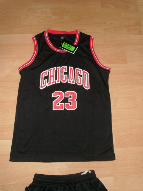 Basketballtrikot und Shorts von Sport Performance, Gr. L mit Etikett