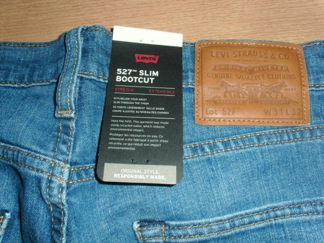 Jeans von Levis, slim Bootcut, blau, Gr. 44/46 ( 31/32) mit Etikett
