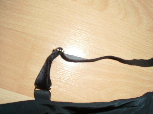 BH von Triumph, schwarz mit Bügel, Gr. 90 E mit Etikett