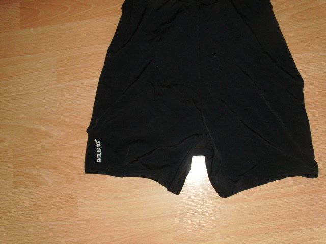 Badeanzug ( Legsuit) von Speedo, schwarz, Gr. 40 mit Etikett