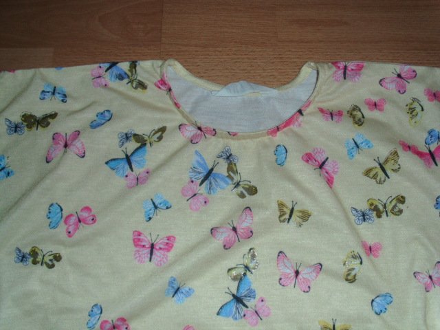Poncho von H&M, hellgelb mit Schmetterlingen, Gr. 98/104