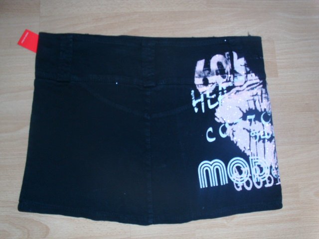 Minirock von A&M, schwarz mit Motiv, Gr. 40 mit Etikett
