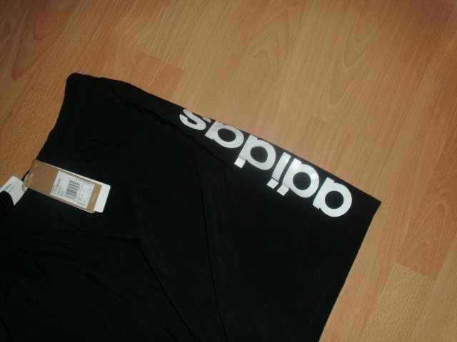 Kurze Sporthose von Adidas, schwarz, Gr. L