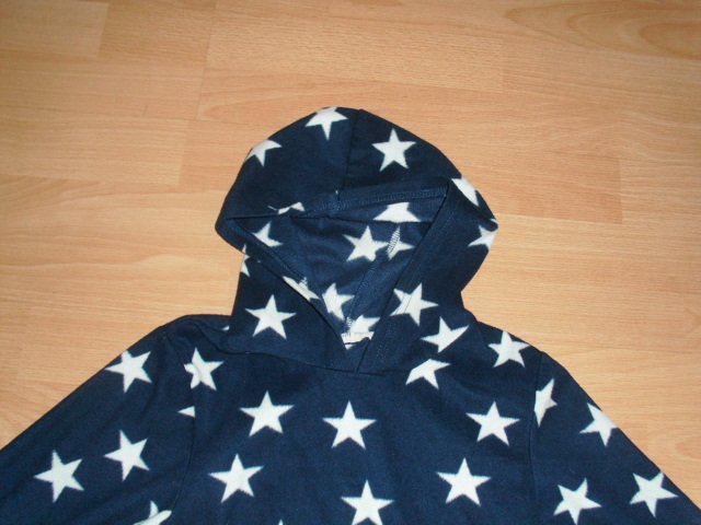 Fleecehoodie von H&M, dunkelblau mit Sternen, Gr. 122/128