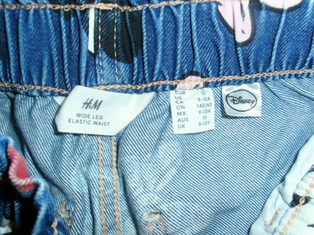 Jeans von H&M, blau mit Motiven, Gr. 140