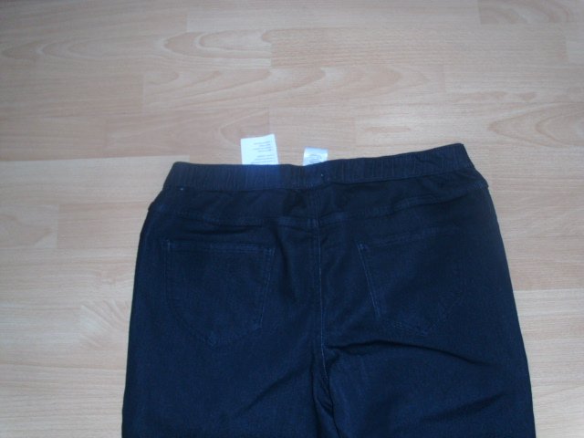 Schlupfjeans von Collection L. schwarz, Gr. 42 mit Etikett