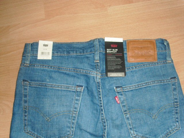 Jeans von Levis, slim Bootcut, blau, Gr. 44/46 ( 31/32) mit Etikett