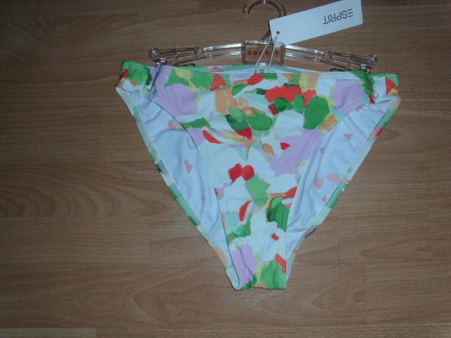Bikinihose von Esprit, mit Blumenmotive, Gr. 38 mit Etikett