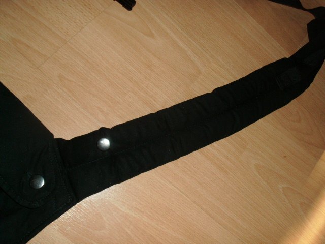 Babytrage von Momcozy, schwarz, für 3-11 kg. mit Etikett