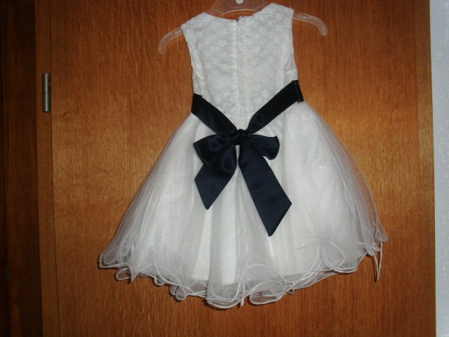 Blumenmädchenkleid, weiß mit blauer Schleife, Gr. 92/98