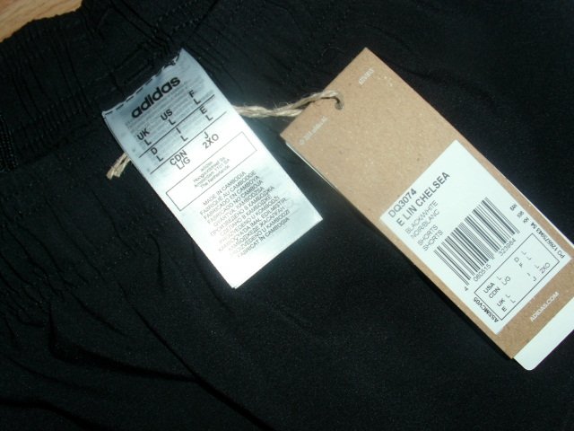 Kurze Sporthose von Adidas, schwarz, Gr. L