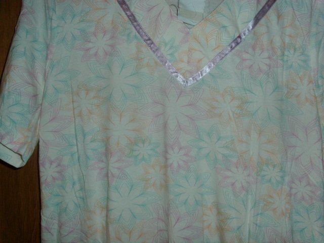 Nachthemd von Wäschepur, creme mit Motiven, Gr. 44/46 mit Etikett